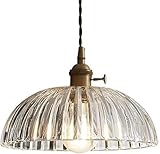 Élégance vintage : Ce lustre en verre allie design classique et charme moderne, avec un superbe mélange de laiton et de verre qui ajoute une touche de sophistication rétro à n'importe quelle pièce.