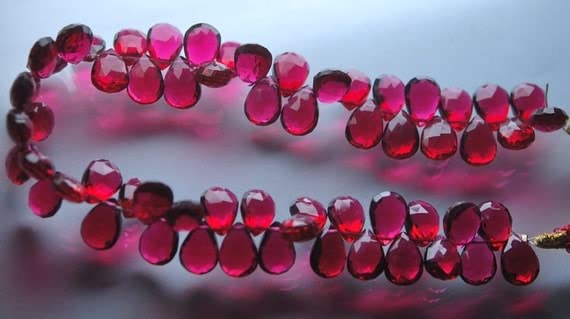 Rubilite Quartz Faceted Pear Shape Briolettes de qualité supérieure pour joaillerie