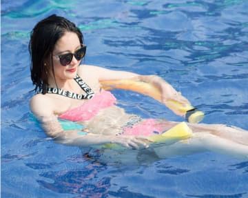 Bagima Nudeln Poolschaum 38 * 27 * 8 2 Stück Poolnudeln mit 2 Anschlüssen 59 Zoll Hohlschaum Pool Schwimmnudeln Schaumnudeln(Zufällige Farben)