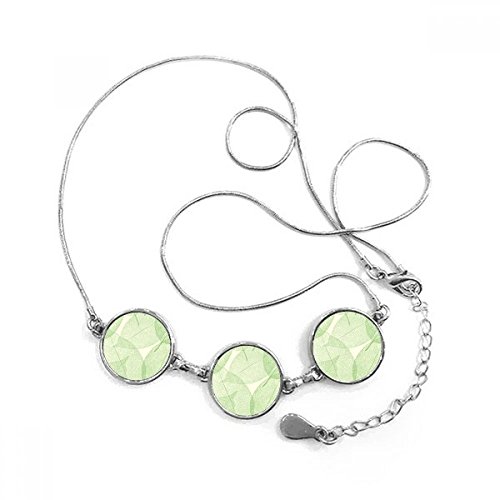 Bijoux collier pendentif rond feuilles pour sublimer vos tenues d'été