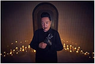 American Horror Story Apocalypse Kathy Bates as Ethel Darling Waist Up Shot One Bare Hand 8 x 10 Inch Photo