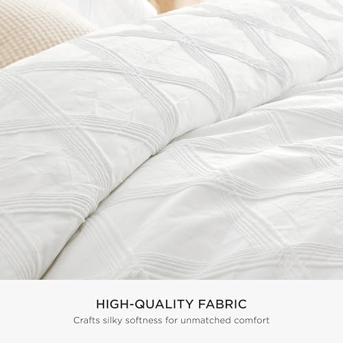 Image of Bedsure Jacquard Comforter Set Queen Size - White Boho Bedding Comforter Set, 3 Pieces Tufted Bed Set, 1 Diamond Textured Comforter with 2 Pillow Shams for All Season