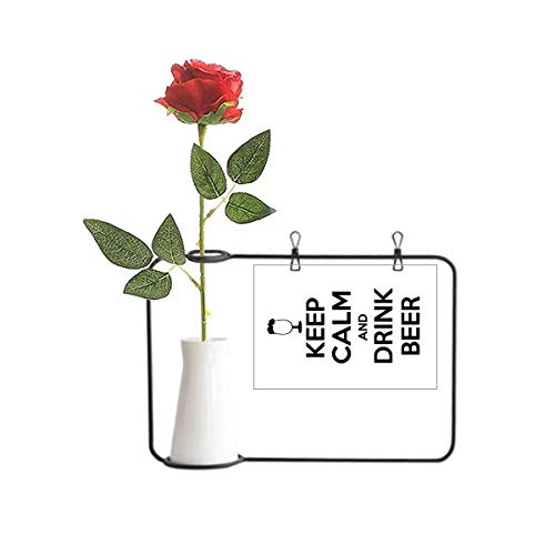 Bouteille décorative avec rose artificielle pour égayer un mur vide