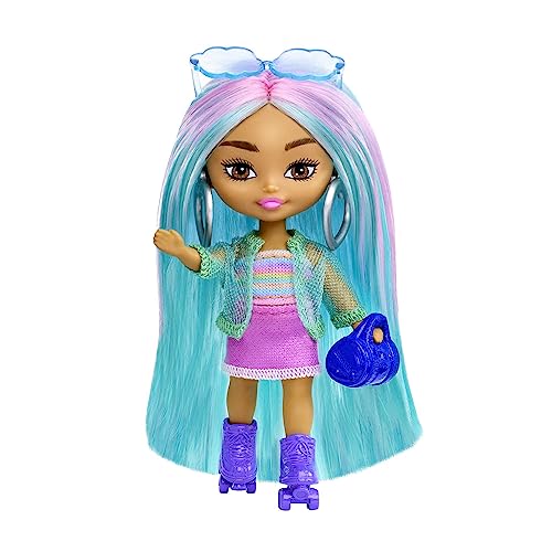 Barbie Extra Mini Minis Patinadora Muñeca pequeña con Conjunto de Moda, Juguete +3 años (Mattel HLN45)
