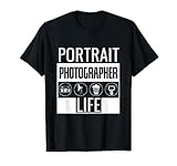 Le design comprend un appareil photo, une boîte à lumière, un objectif et un flash avec du texte pour exprimer son amour pour l'art de la photographie de portrait. Ce design est une façon élégante de montrer sa passion pour prendre des photos de personnes.