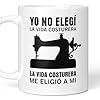LA CASA DE LAS TAZAS® Taza para Costureras – Regalo Costura Original – Acompaña tus Sesiones con tu Máquina de Coser y Hilos de Coser – Complemento perfecto para tus Agujas, Hilos y Kit de Costura
