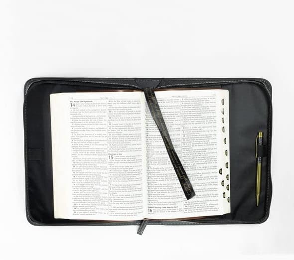 Miniatura 6 de Divinity Boutique Funda de la Biblia XXL - Marrón y negro Take Delight in The Lord - Salmo 374