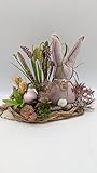 Ostergesteck Frühlingsgesteck Blumenarrangement Eier Hase Hyazinthe Schachbrettblume Feder Gräser rosa braun