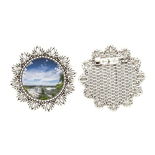 Broche de plata cascada verde para lucir en cenas especiales y eventos