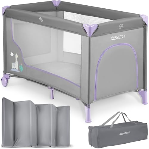 Ricokids Reisebett Baby Mit Matratze 125 x 65 x 78 cm Kinderreisebett Babybett Bis 15 kg 2 Räder Mit Bremsen Abnehmbarer Seiteneingang Transporttasche Faltbar Kompakt Hellgrau Lavendel