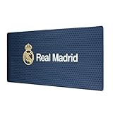 WATER-RESISTANT ET LICENCE OFFICIELLE - Sa résistance à l'eau en fait un protecteur efficace contre les éventuelles éclaboussures, préservant ainsi votre espace de travail. Attention tout de même à vos appareils électroniques, qui ne sont pas waterproof. Son design soigné est sous licence officielle et combine style et fonctionnalité pour satisfaire les passionnés d'accessoires pour PC.