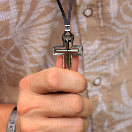 Colar Masculino em Camurça Regulável Cruz em Metal Zamak