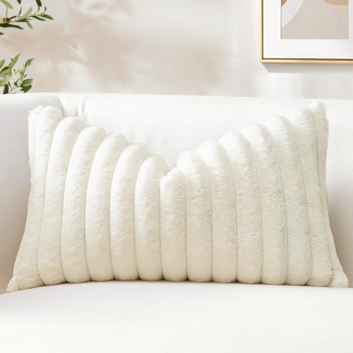 Sungeek Lot de 1 Housse de Coussin 40x60 cm en Fausse Fourrure de Lapin, Housse Coussins Peluche à Rayures Doux Taies d'oreiller en Velours Décoratives pour...