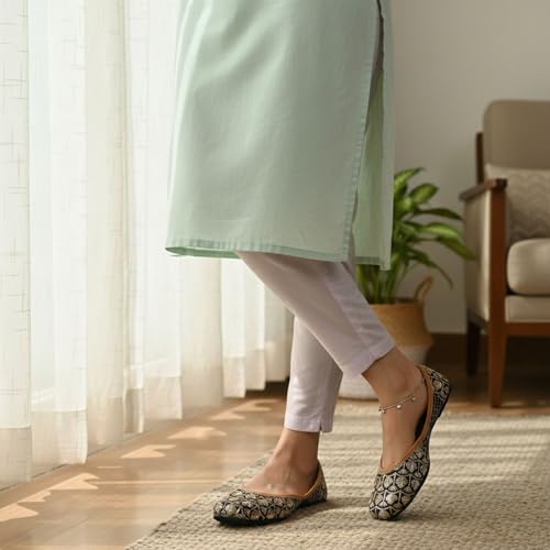 Image of DFR Women's Embroidered Phulkari Punjabi Mojaris Juti Shoe