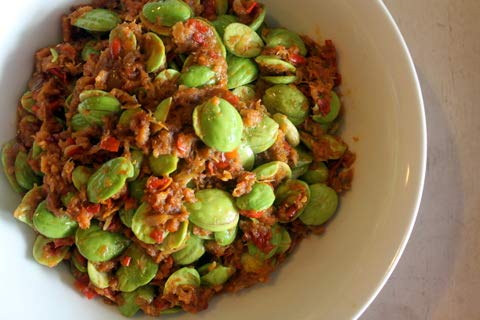 #RT Singlong Sambal Belacan 230g -A mouth watering chili sauce with belacan and garlic, especially delicious on vegetable dishes