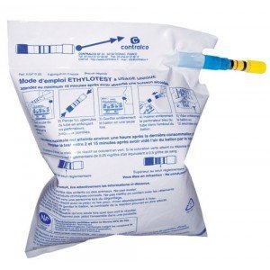 Kit auto sécurité jeune conducteur : 1 constat d'accident + 2 éthylotests NF + 1 gilet jaune EN471 + 1 triangle de signalisation + 1 disque magnétique "A" + 1 disque de stationnement