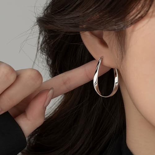 1 Pair Minimalist Toned Oval-Shaped Hoop Earrings | Trendy Fashion Accessories for Women | Timeless and Versatile for Daily Wear and Special Occasions