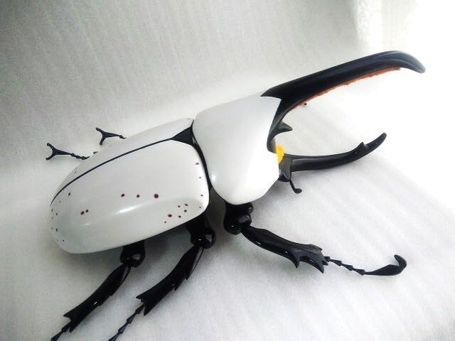 Amazon.co.jp: 超大型 グラントシロカブト MEGA フィギュア : おもちゃ