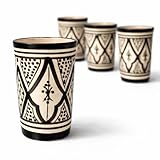 Idée cadeau originale pour les amateurs de culture orientale – Parfait pour ceux qui aiment l'artisanat ethnique, la culture marocaine, le design bohème et les traditions du thé. Idéal comme cadeau de pendaison de crémaillère, anniversaire, anniversaire ou pour enrichir les collections de céramiques artistiques. Emballage élégant inclus pour des présentations cadeaux raffinées et à effet pour toute occasion spéciale.