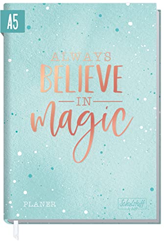 Schulstuff Schülerplaner A5 ohne Datumsbindung 'Believe in Magic' Schülerkalender mit Wochenkalender, 1 Woche auf 2 Seiten - für Freizeit, Termine und Schule - nachhaltig & klimafreundlich