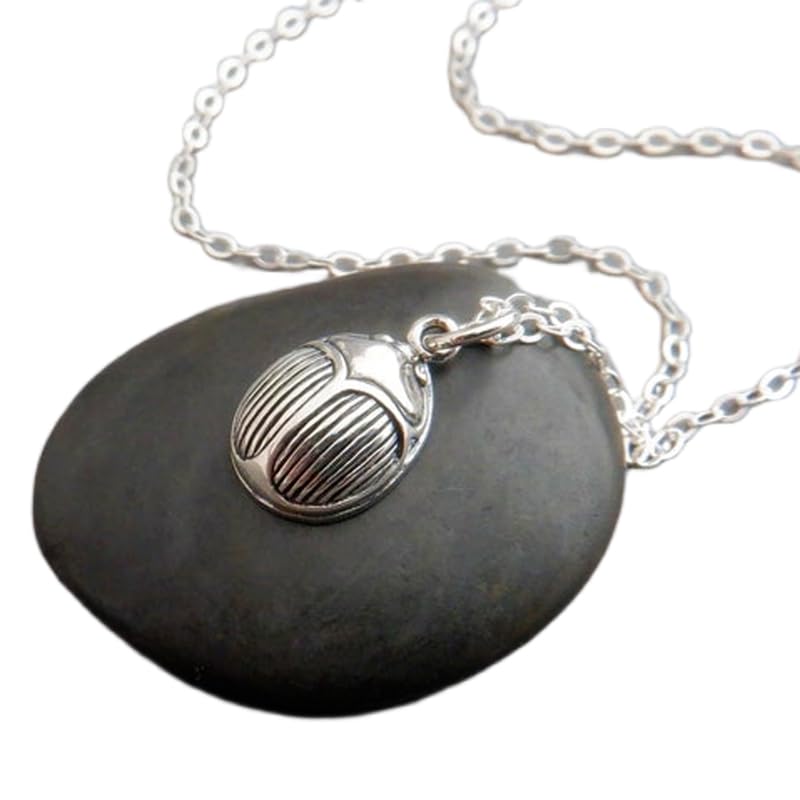 Collar de escarabajo egipcio para lucir un estilo rústico y místico