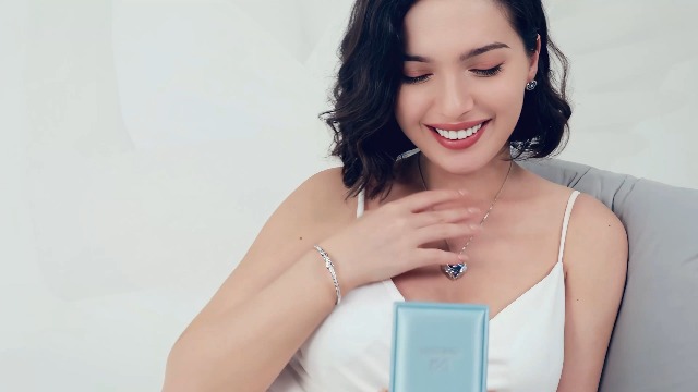 Lyniuoy Bracelet Chaînette En Cristal Autrichien, Bracelet Femme, Bijoux Femme Plaqués Or 9 Carats,Cadeau Femme-Idées Uniques Pour Anniversaire, Fête Des Mères, Saint-Valentin, Noël