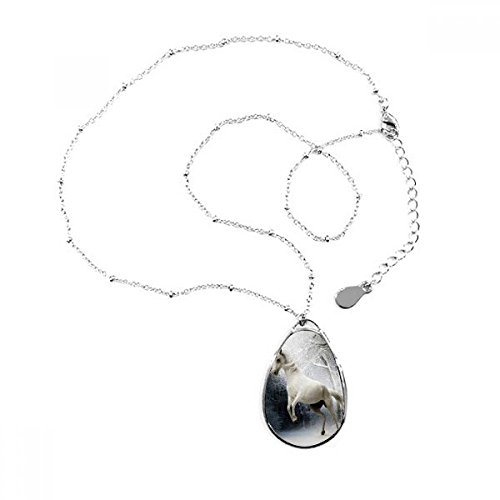 Cheval blanc collier nature pour sublimer vos tenues bohèmes et sorties en plein air