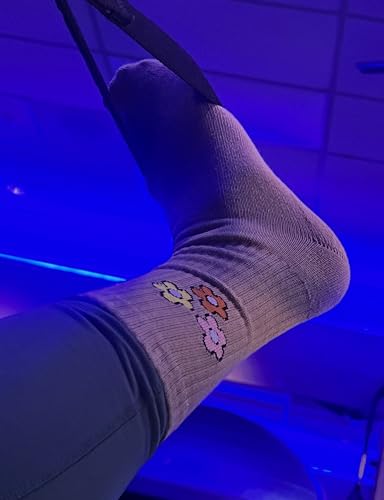 Image of Grip Socks for Yoga and Pilates, Crew length Cute Tan Daisy Design, Anti-slip Safety Socks for Pilates and Yoga. Studio quality