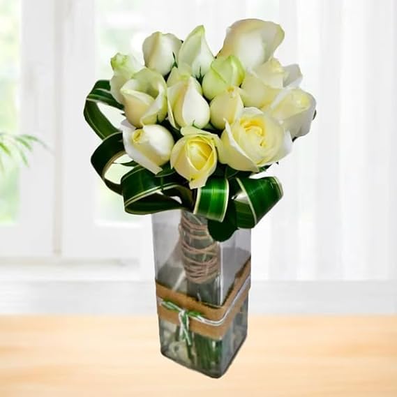 Farmerica Fresh Flower Bouquet with glass vase White Roses Bookey, Gift