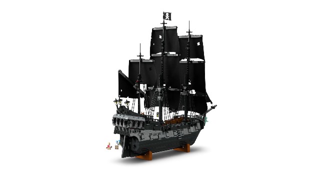 Amazon.com: LEGO Icons Captain Jack Sparrow's Pirate Ship Building
