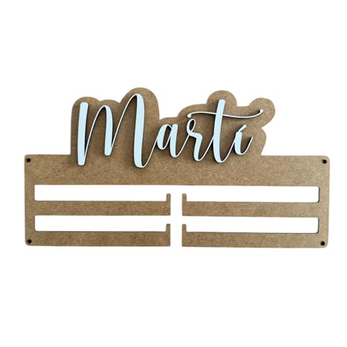 LITTLE DREAMS Medallero Personalizado con Nombre de Madera– Colgador de Medallas – para Niño o Niña – Incluye Tornillos – Regalo Deportivo Deportistas- Porta medallas