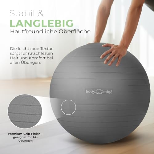 Body & Mind Gymnastikball inkl. Luftpumpe - Anti-Burst Pilates Ball, Pezziball für Schwangerschaft Ergonomischer Sitz als Büro-Stuhl, Sitzball für Yoga, Gymnastik & Workout (Grau, 65 cm)