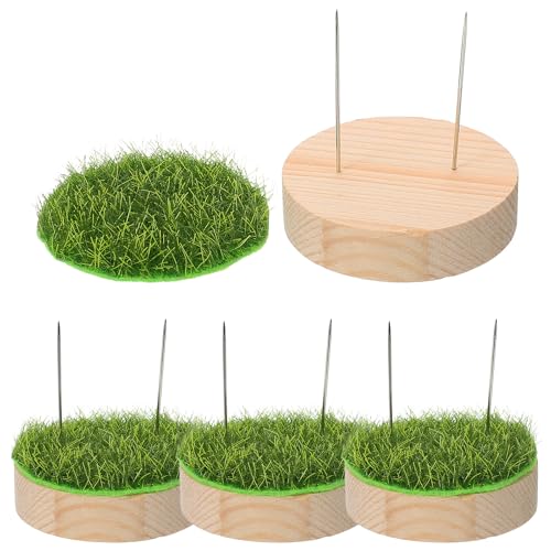 DECHOUS Soporte para Muñecas de Ganchillo Base de Madera Estante para Exhibir Muñecas DIY 4 Unidades Aguja Doble de 5 CM y Césped Decorativo Accesorio para Manualidades y Display de