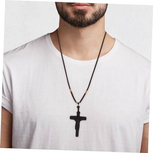 Collier croix en perles légères pour éviter les irritations de peau
