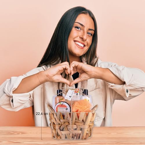 Accentra - Set de ducha para mujer Fruit & Herb en una bonita cesta de regalo, 5 piezas, set de baño con gel de ducha, loción corporal, exfoliante, sales de baño y esponja de malla – Idea de regalo - imagen 2