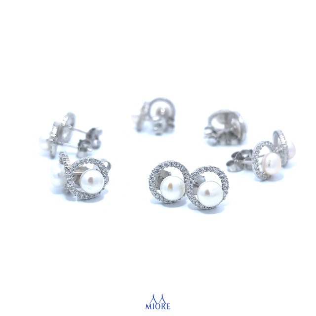 Bracciale con perle coltivate d’acqua dolce, chiusura ed elementi in