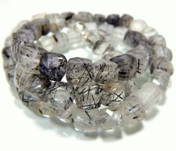Perles iolite naturelle cube facetté 8,5mm pour créer vos propres bijoux bohèmes chics