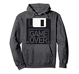 Les impressions montrent des circuits, des répétitions pixélisées de style glitch, du bruit blanc et des motifs géométriques. La palette de couleurs utilise le noir, le blanc, le rouge, le jaune, le bleu pour un impact maximum. Parfait comme costumes de