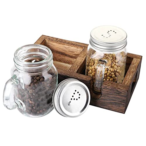 Yopay Mason Jar - Juego de salero y pimentero con bandeja de madera, salero de cristal para decoración de granja y decoración rústica vintage para el hogar, restaurantes y regalo Cover