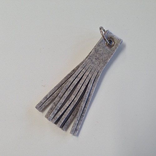 Schlüsselanhänger aus Merino Design Filz mit Fransen (hell grau meliert) Cover