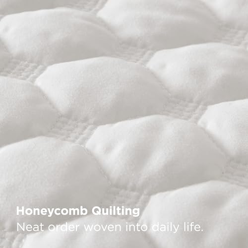 Image of Bedsure Quilts Queen Size - Lightweight Queen Comforter Set with Classic Honeycomb Quilting, Soft Quilt Bedding Set, White Bedspreads Coverlet for All Seasons with 2 Pillow Shams (90 inch x 96 inch)