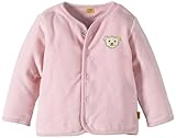 Das feine Steiff Babyjäckchen begleitet komfortabel und wärmend die ersten Wochen des Lebens. Feiner Nicki Velours kuschelt sanft und bietet viel Bewegungsfreiheit und Tragekomfort. Der Steiff Teddybär lächelt fröhlich.