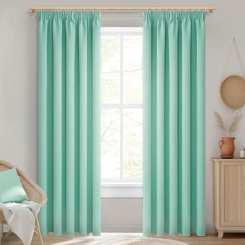 MRTREES Cortinas Salon Modernas 2 Piezas Verde Opacas para Rieles con Ganchos Cortina Térmica Aislante Frío y Calor para Dormitorio, Cocina, Comedor 140x225cm (An x Al)