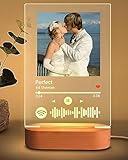 idee regalo calendario personalizzato 【PIASTRE PERSONALIZZATE SPOTIFY DI ALTA QUALITÀ】La lampada fotografica ha due parti personalizzabili: La base in legno massello e la lastra in plexiglass trasparente. Plexiglass di alta qualità, resistente, luminoso, sicuro e antigraffio. La base creativa in legno si abbina al colore caldo e alla luce notturna a led di colore bianco, illumina la lastra spotify personalizzata e il tuo amore e la tua amicizia saranno sempre luminosi.