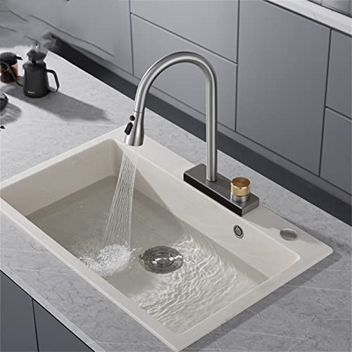 Grand robinet d'évier cascade pour simplifier la préparation des repas