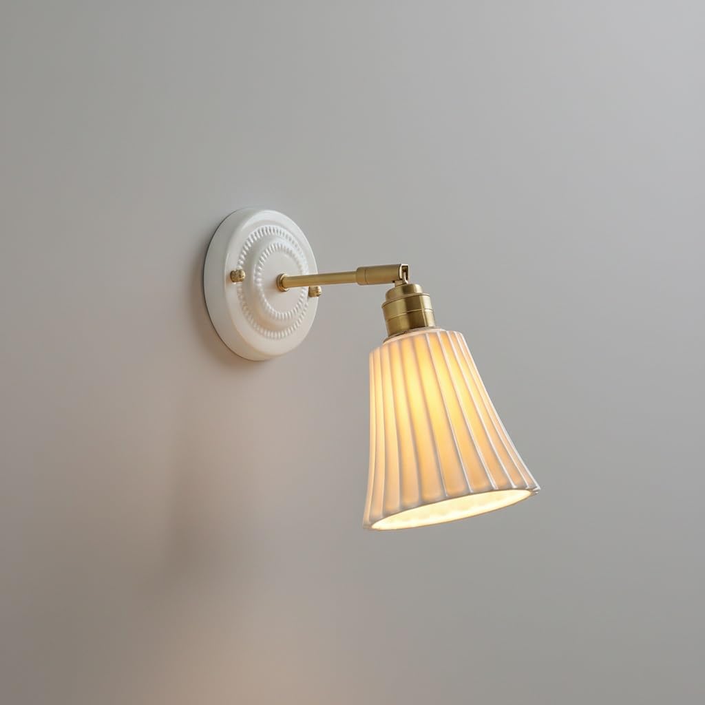 IvyLoutish Vintage Ceramic Fluted Wall Sconce, E27 Adjustable Brass Wall Lamp with White Shade, Hardwired Decorative Wall Light for Bedroom, Living Room, Bedside, Hallway, Entryway Accent