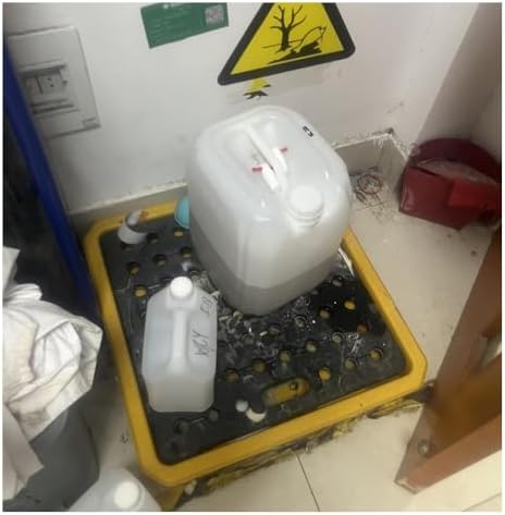 Industrial Mini Spill Containment Platform, Stackable Oil Drum Pallet with Grating, 4L Capacity Containment Tray for Labs and Workshops (33x33x5.8 CM)