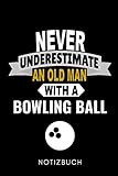 NEVER UNDERESTIMATE AN OLD MAN WITH A BOWLING BALL NOTIZBUCH: A5 TAGEBUCH Geschenk für Bowlingspieler | Bowlingbuch | Kegeln | Bowling | Kegelspiel | Mannschaft | Bowlingfan | Bowler | Sport | Männer