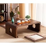 Deux finitions élégantes et plusieurs tailles. Disponible dans des tons classiques de noyer et de bois naturel, cette table basse s'adapte à tout décor. Choisissez parmi différentes tailles pour un coin thé confortable ou un salon spacieux. Une table de sol japonaise élégante mais pratique, une table basse ou une table d'autel pour tout type d'intérieur.