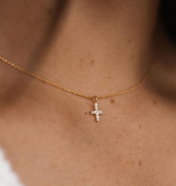 Cross Necklace for Women,Double Cross Necklace Gold Plated Cross Necklaces for Women Trendy Dainty 14K Gold Cross Pendant Necklace Simple Cute Choker Necklace Gold Charm Necklace for Women Jewelry2